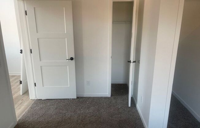 3 beds, 1 bath, 1,048 sqft, $1,530, Unit Unit #302