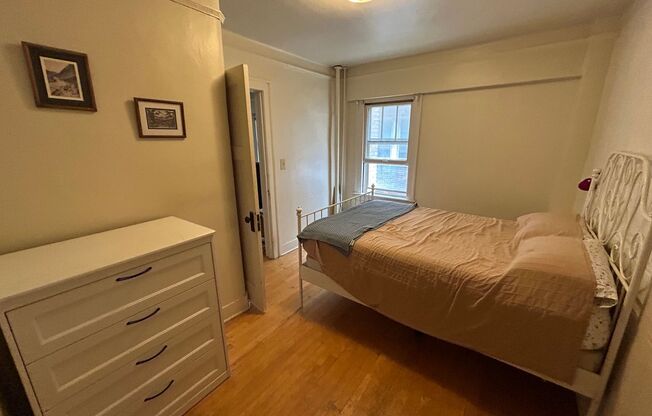 1 bed, 1 bath, $995, Unit 33