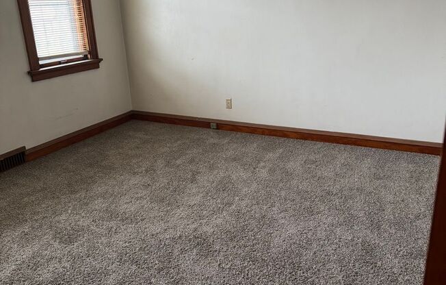 2 beds, 1 bath, $1,300, Unit 3939-Upper