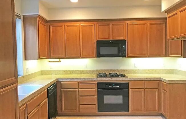 PEACEFUL & CONVENIENT TOWNHOME INCLUDES TWO MASTER SUITES!