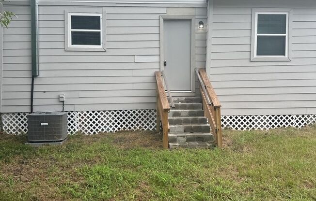 3 beds, 1 bath, $1,250