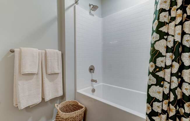 RedPoint_Redmond_OR_Interior_BathShower