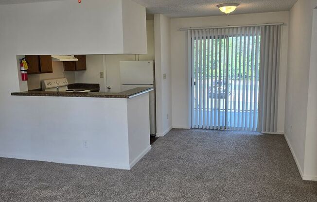 1 bed, 1 bath, 696 sqft, $825, Unit PG 1521