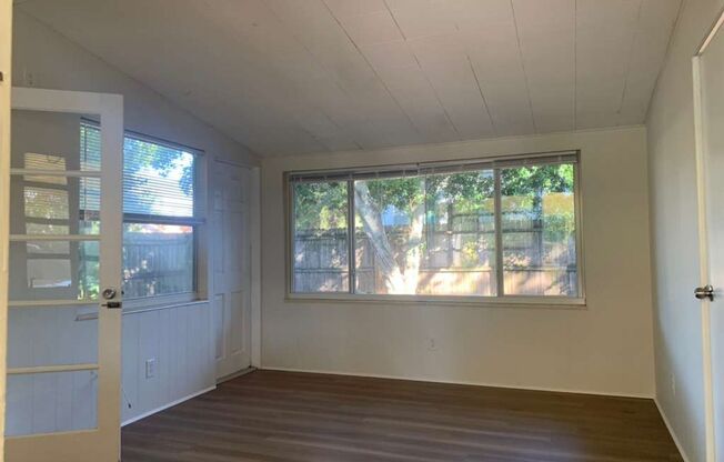 Light and Bright Two Bedroom Duplex in Gulfport