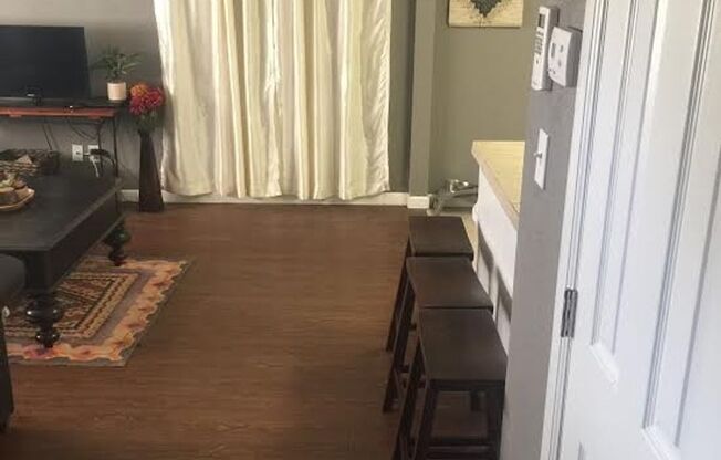 2 beds, 1 bath, $950