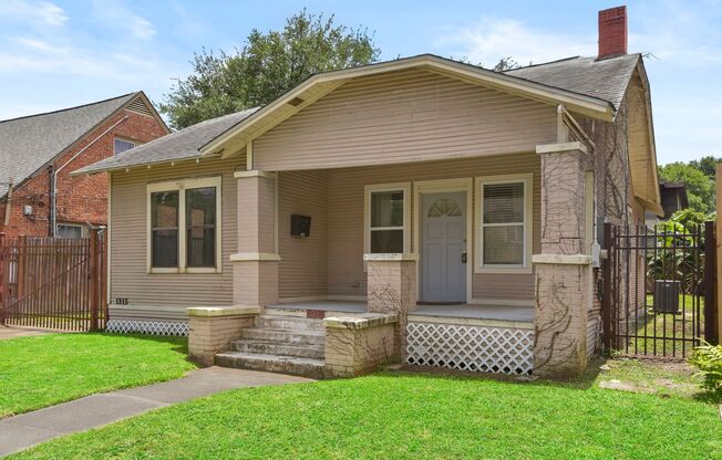 Adorable Montrose Bungaloq