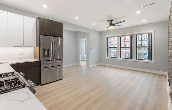 7642 48 N EASTLAKE TERRACE