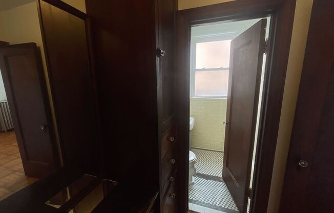 Studio, 1 bath, 400 sqft, $785, Unit 221