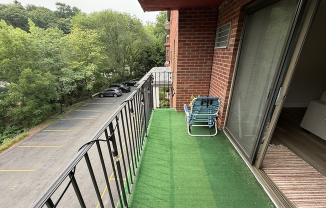 2 beds, 2 baths, 996 sqft, $2,800, Unit 33C