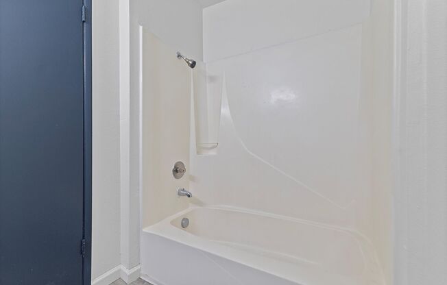 1 bed, 1 bath, 690 sqft, $1,200, Unit 201
