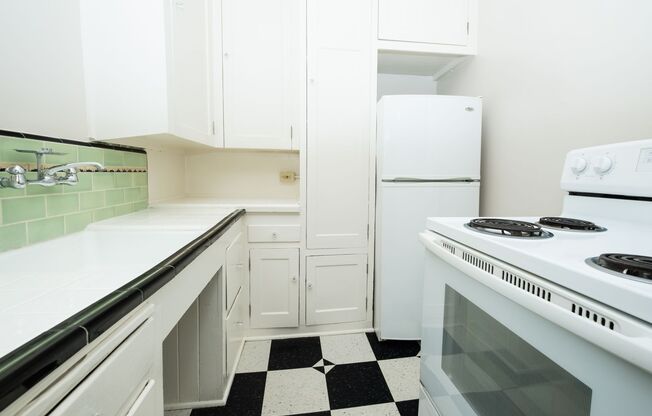1 bed, 1 bath, 550 sqft, $1,425, Unit 704