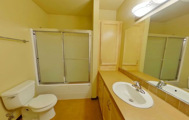 3 beds, 2 baths, 967 sqft, $2,400, Unit 303