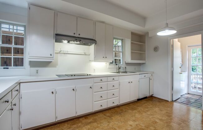 Wonderful 4 Bedroom 3 Bath Home on Mockingbird at Hillcrest