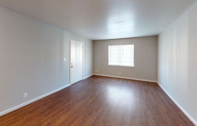 2 beds, 1 bath, 864 sqft, $920