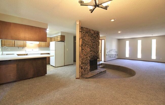 1415 S Ione Pl