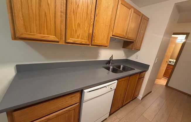 2 beds, 2 baths, 847 sqft, $1,650, Unit 44