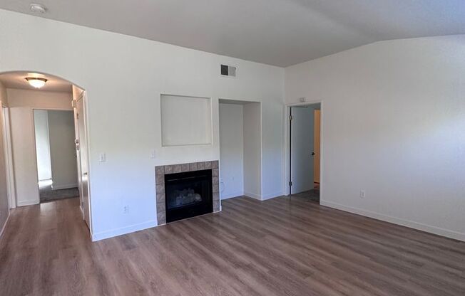 2 beds, 2 baths, 900 sqft, $1,700, Unit B