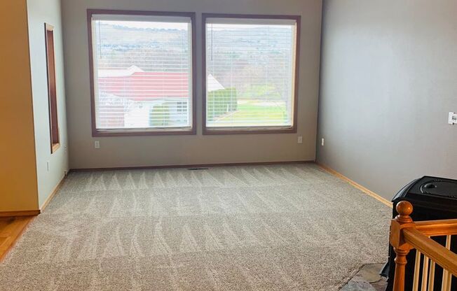 Beautiful Updated Townhome overlooking Meadow Springs Golf Course