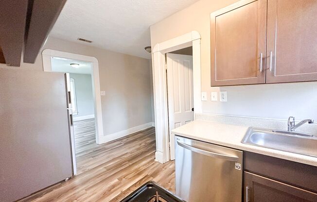 1 bed, 1 bath, 637 sqft, $850, Unit UNIT 4