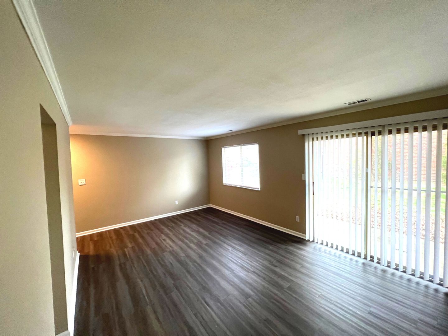 1 bed, 1 bath, 750 sqft, $879, Unit 1300F