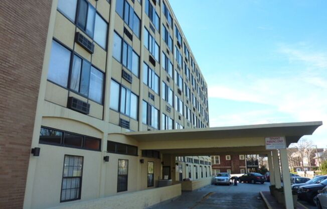 Flexible lease length at a great price! Secure this unit for 6, 12 or 18 months @ $1100/month!! Move In NOW