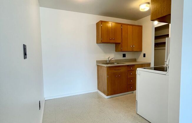 Studio, 1 bath, 464 sqft, $1,395, Unit 404