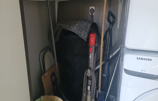 1 bed, 1 bath, $2,400, Unit # 349