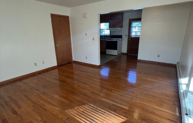 2 beds, 1 bath, 903 sqft, $1,240, Unit G-2