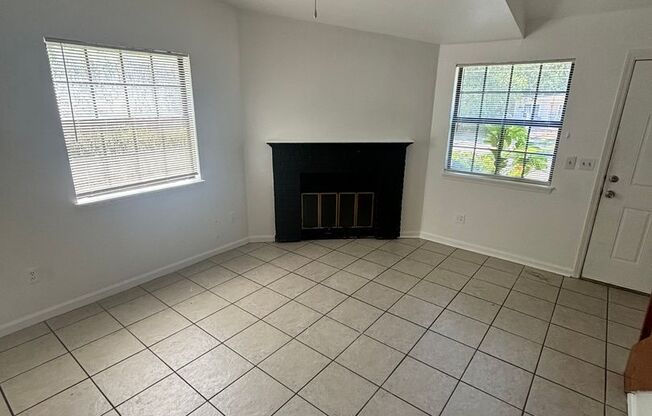 Freshly Remodeled 3 BR 2 BA Townhome Located Minutes From Doak Campbell Stadium!