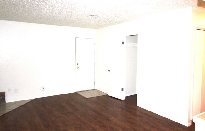 2 beds, 1 bath, 975 sqft, $925, Unit 1011 N 5th