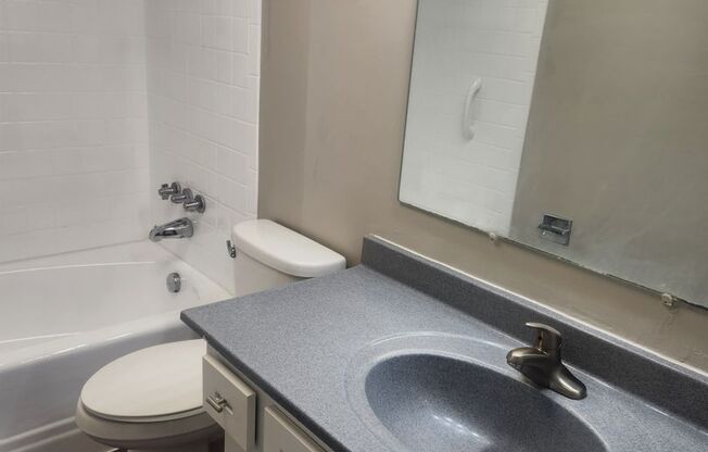 2 beds, 1 bath, 1,047 sqft, $1,425, Unit WG1-4