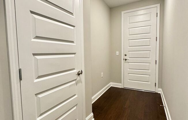 2 Bed, 2 Bath Condo on Top Floor w/ Elevator Close to Downtown Franklin