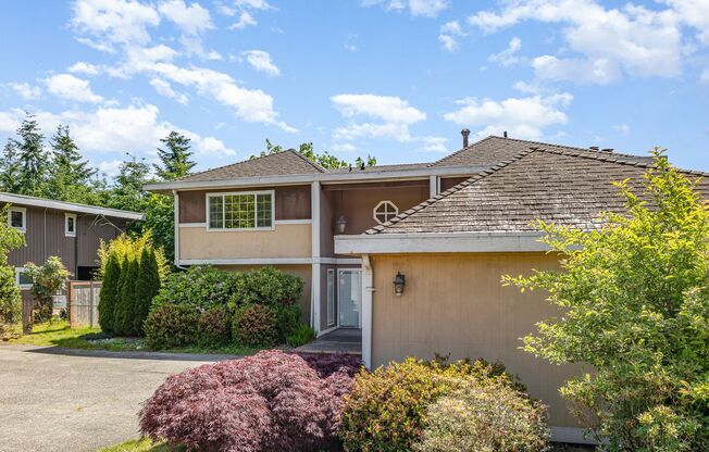 Stunning Lake Sammamish View | 5 Bed, 3 Bath Home in Bellevue