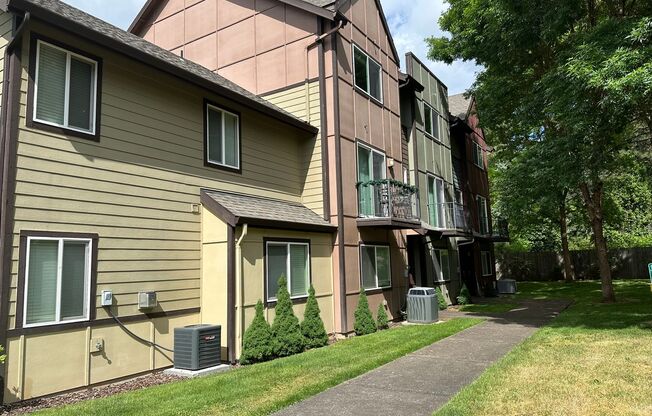 Beautiful 3 Bedroom Townhome in Beaverton!!