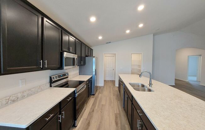 $500 off 1st month: Beautiful 4 Bedroom, 2 Bathroom House