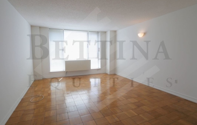 322 W 54th St