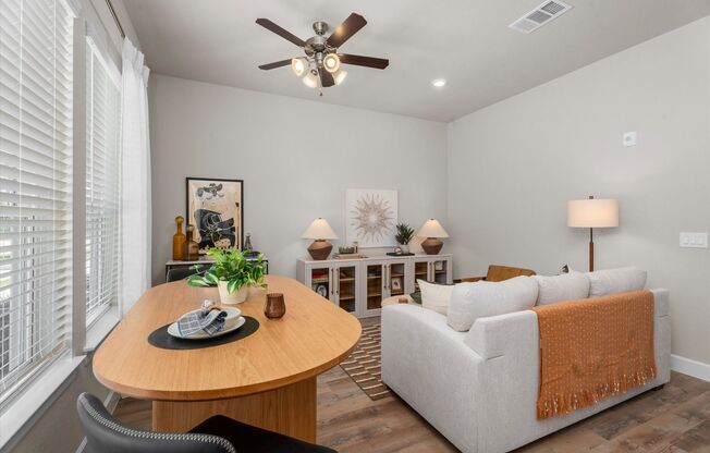 1 bed, 1 bath, 650 sqft, $1,300, Unit 402