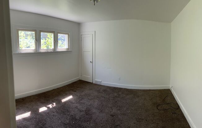 2 beds, 1 bath, $895