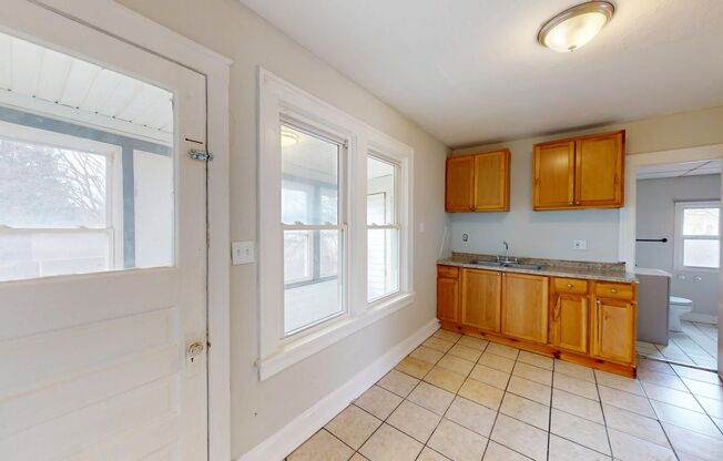 2 beds, 1 bath, 735 sqft, $900, Unit Unit 4