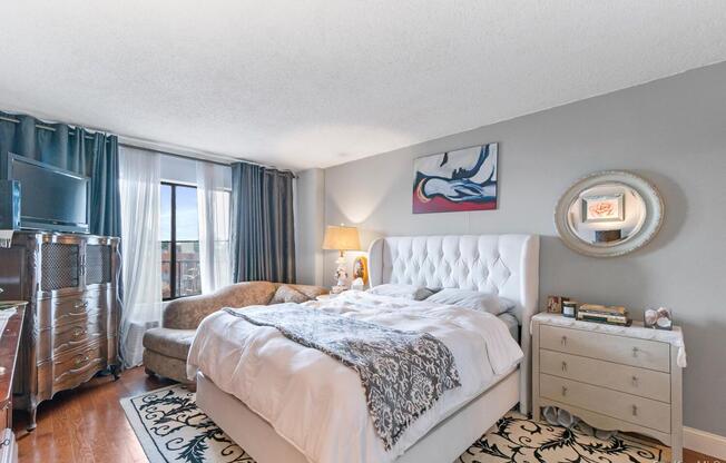2 beds, 2 baths, 920 sqft, $4,100, Unit 6A