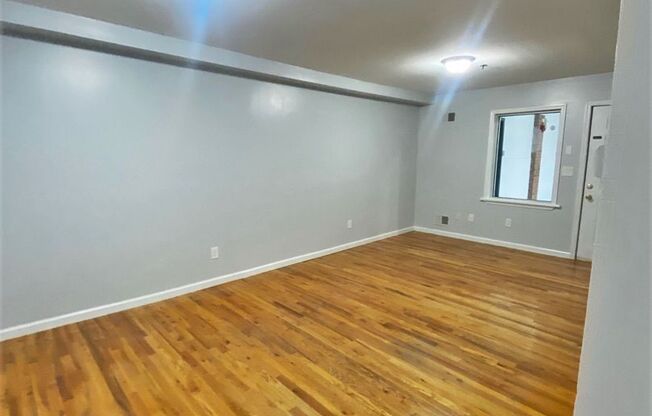 2 beds, 1 bath, $2,300