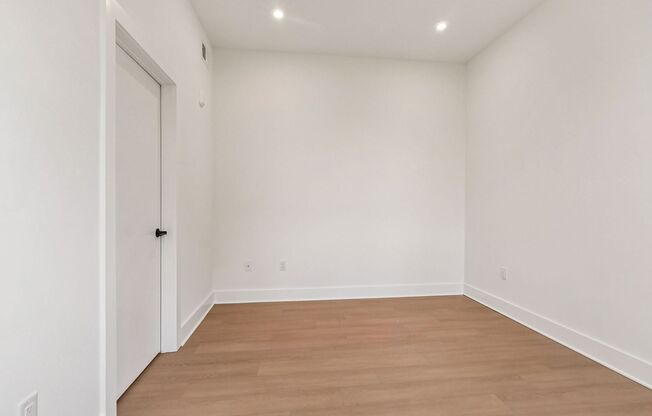 2 beds, 1 bath, 800 sqft, $2,154, Unit 412