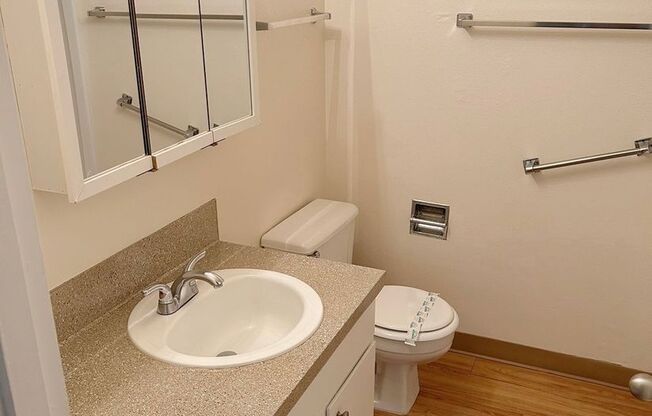 2 beds, 1 bath, 845 sqft, $1,575, Unit 49