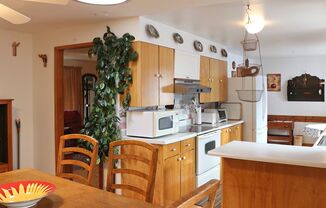 2 beds, 1.5 baths, $2,500