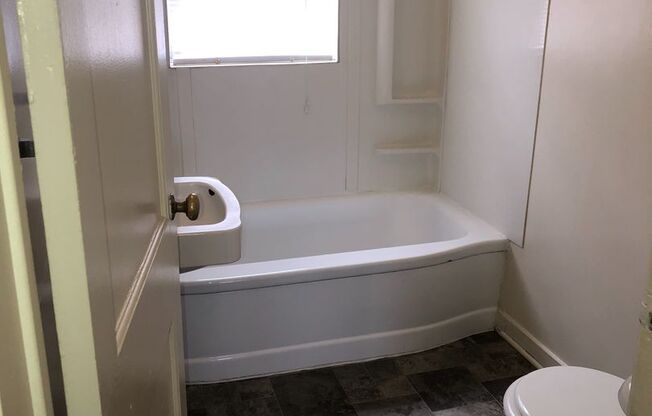 1 bed, 1 bath, 580 sqft, $625, Unit 1300-1311