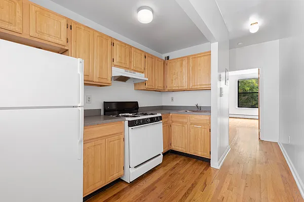 105 W 136 ST