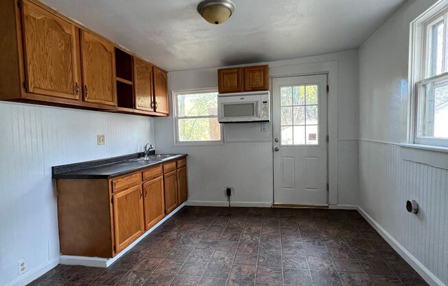 853 S Nettleton