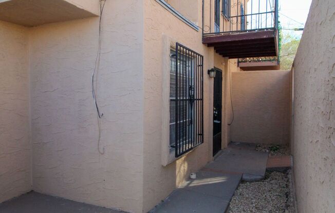 2520 San Jose 2B Highland Park Charm: Cozy 2-Bedroom Condo with Fireplace and Garage