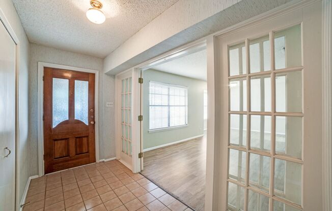 Thousand Oaks neighborhood! Over 1800 sqft!