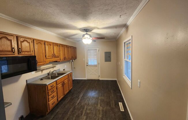 3 beds, 1 bath, $1,250